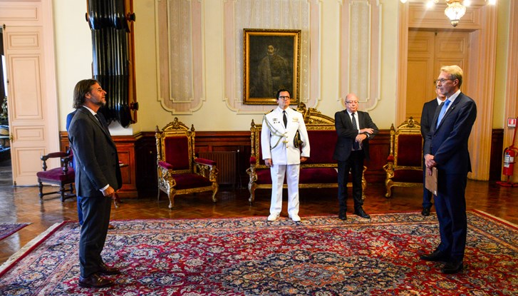 El Embajador Torsten Ericsson junto al Presidente de la República Oriental del Uruguay Luis Lacalle Pou.